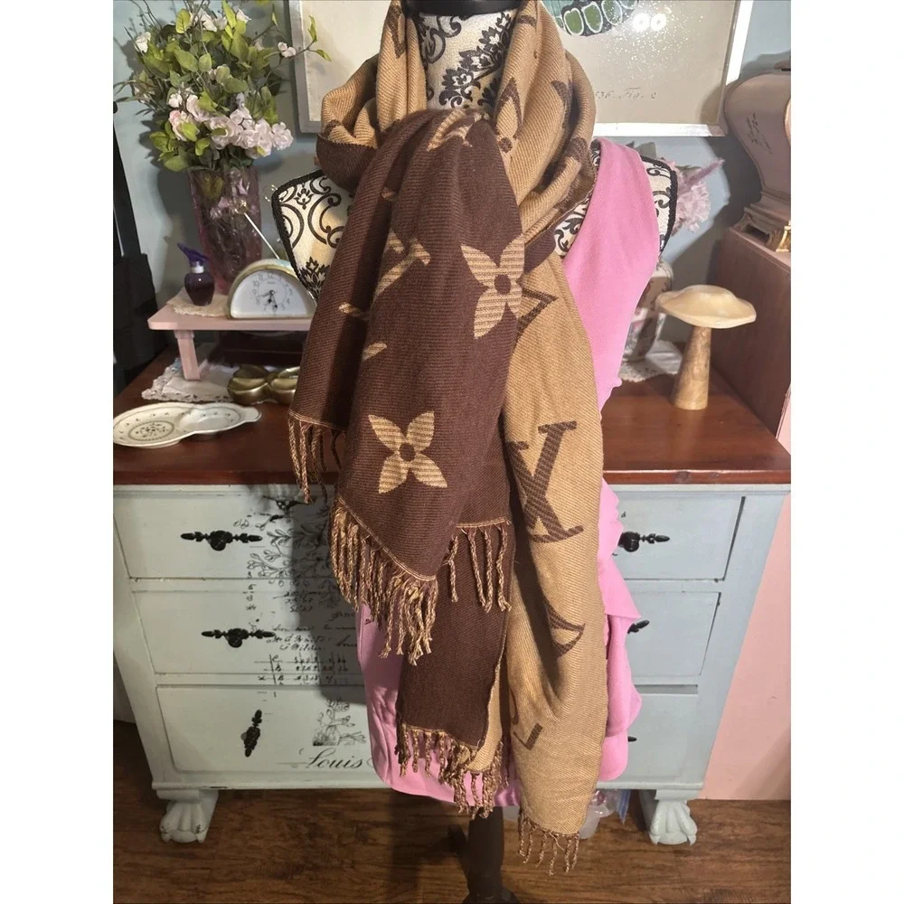 Louis Vuitton 65% Cashmere 35% Silk Monogram Scarf Made in Italy: 73x26